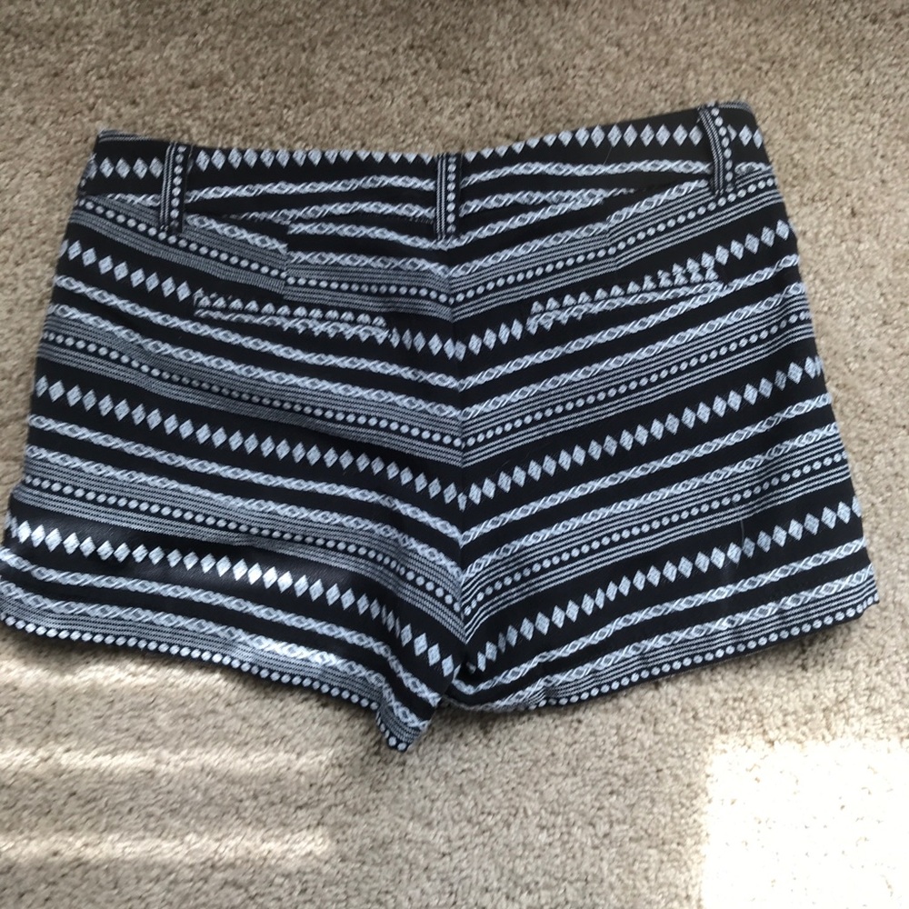 Womens shorts - Picture 2 of 4